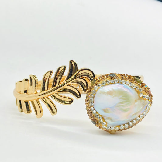 Alien baroque pearl bracelet