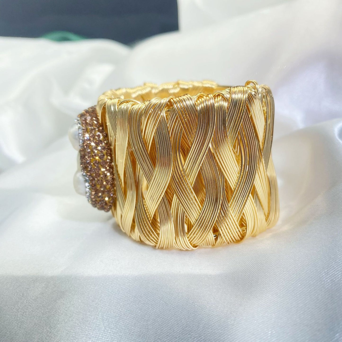 Natural baroque bracelet