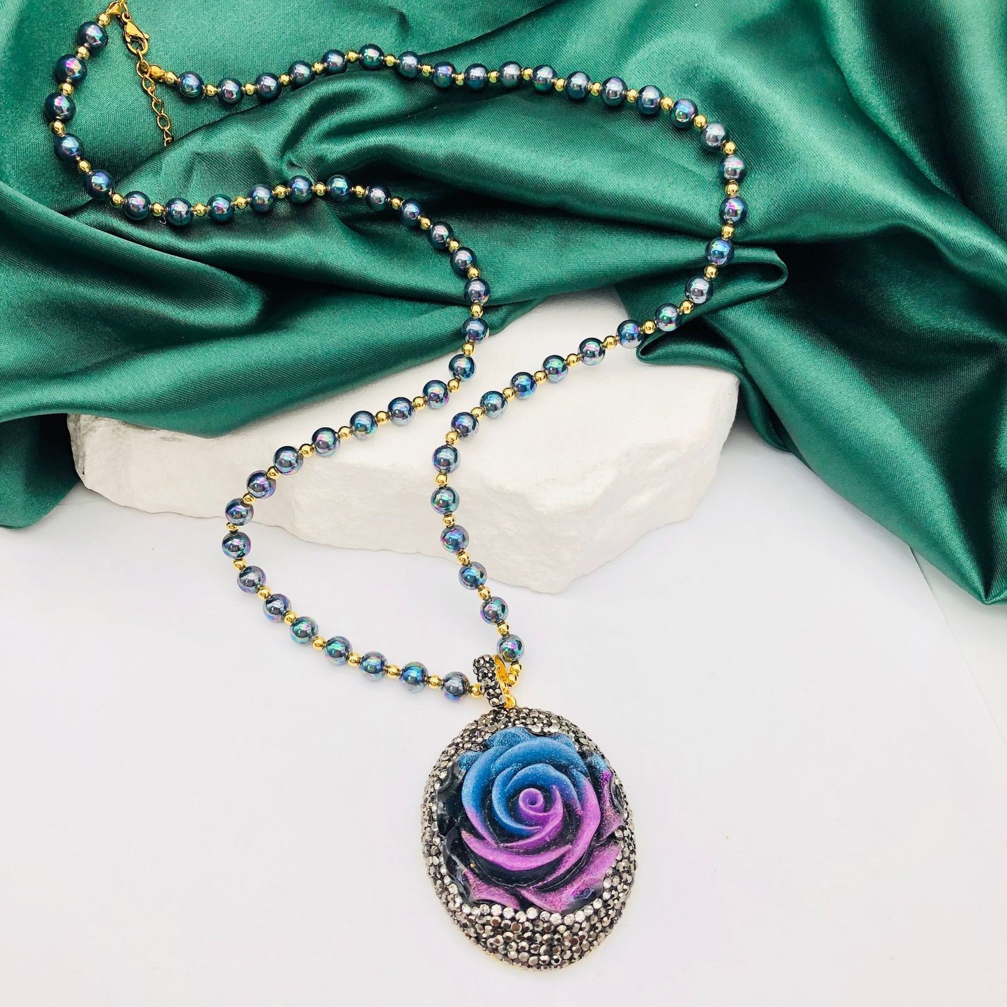 Dark night rose pendant pearl necklace