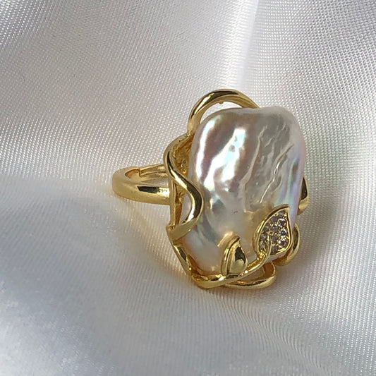 Baroque pearl ring